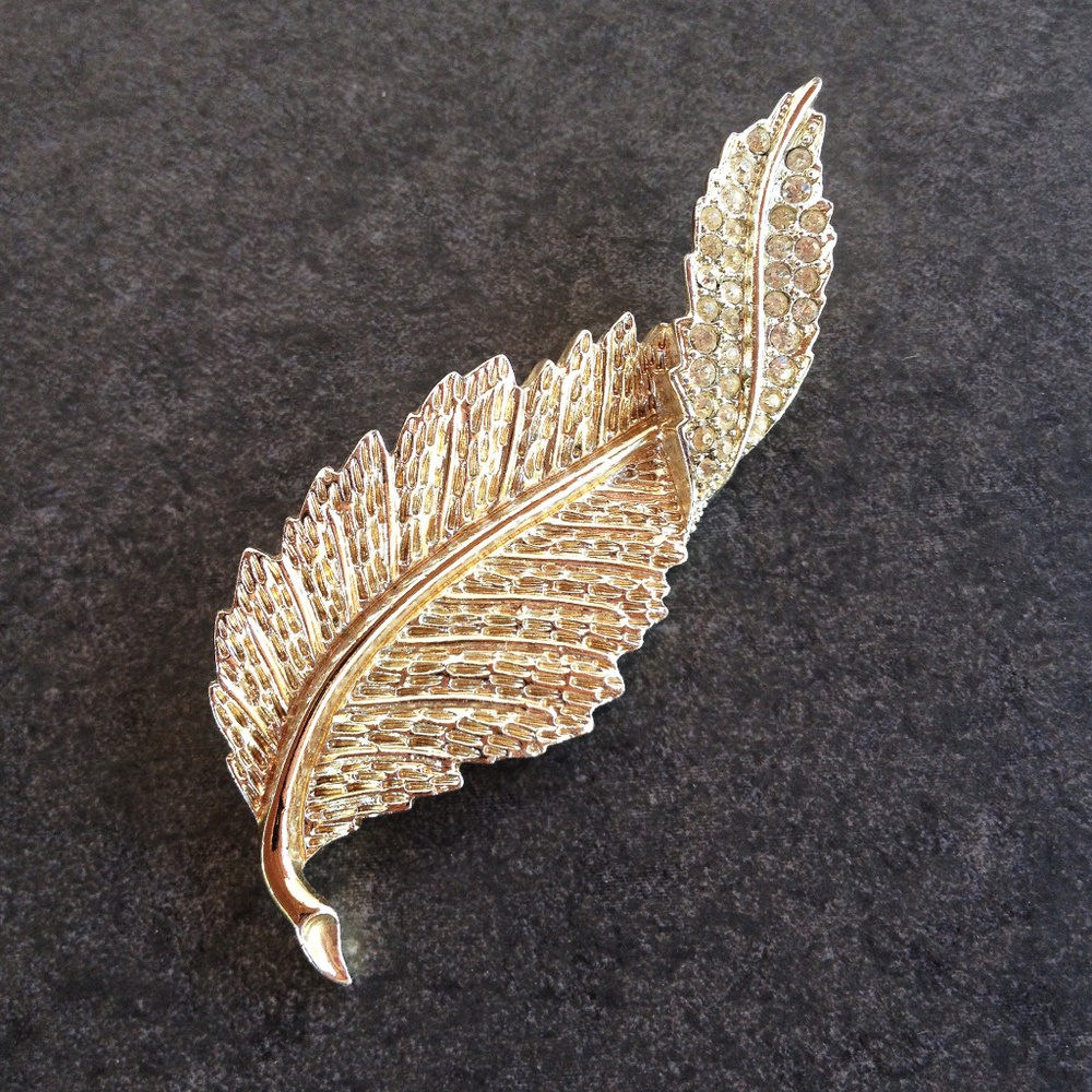 Vintage Paved Gold Tone Leaf Brooch
